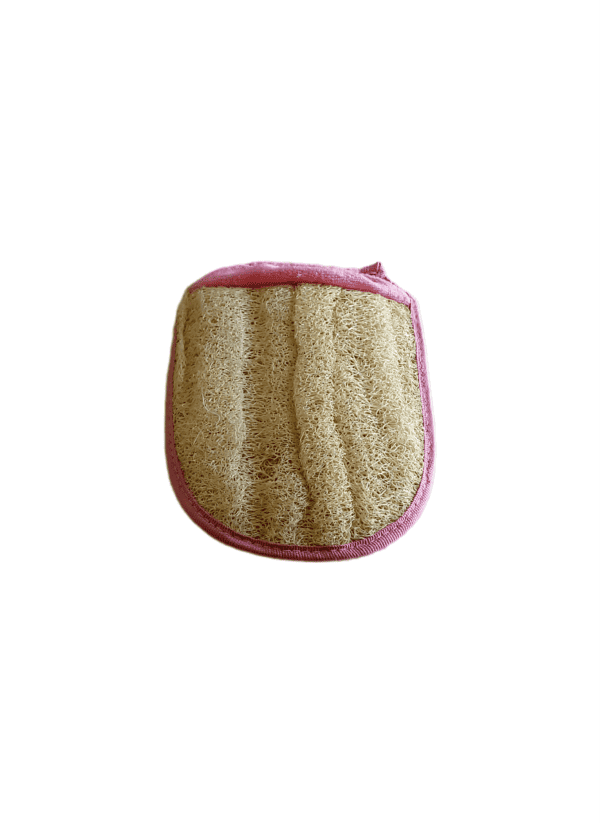 Une paire de gant ovale avec un élastique de maintien pour le poignet de couleur rose une face loofah.